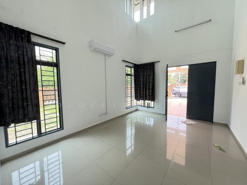 Rumah Teres 1-Tingkat untuk Disewa di Taman Saujana Indah (Bukit Katil) - Geoffery Wee - Living Room - PropertyGuru.com.my
