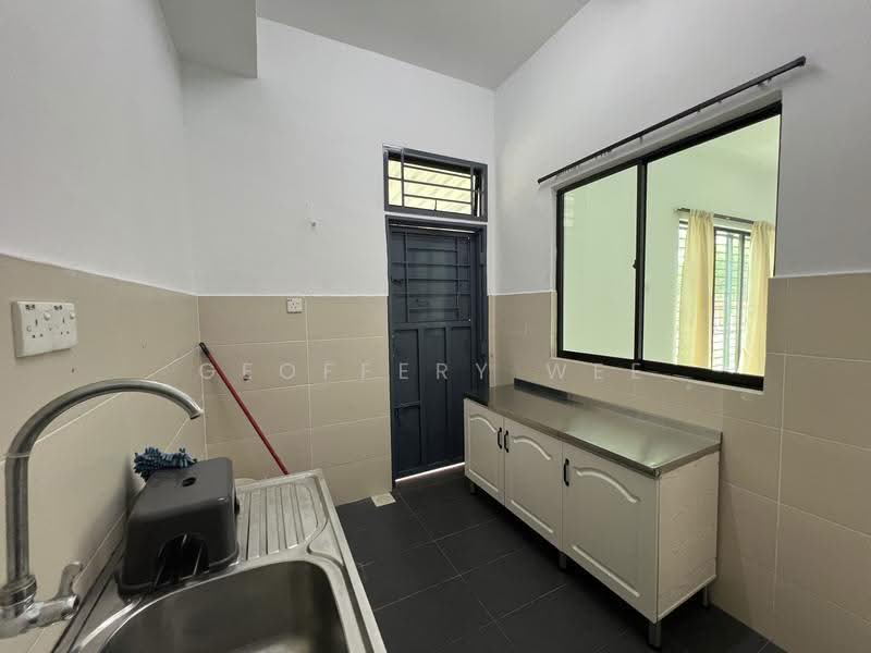Rumah Teres 1-Tingkat untuk Disewa di Taman Saujana Indah (Bukit Katil) - Geoffery Wee - Kitchen - PropertyGuru.com.my