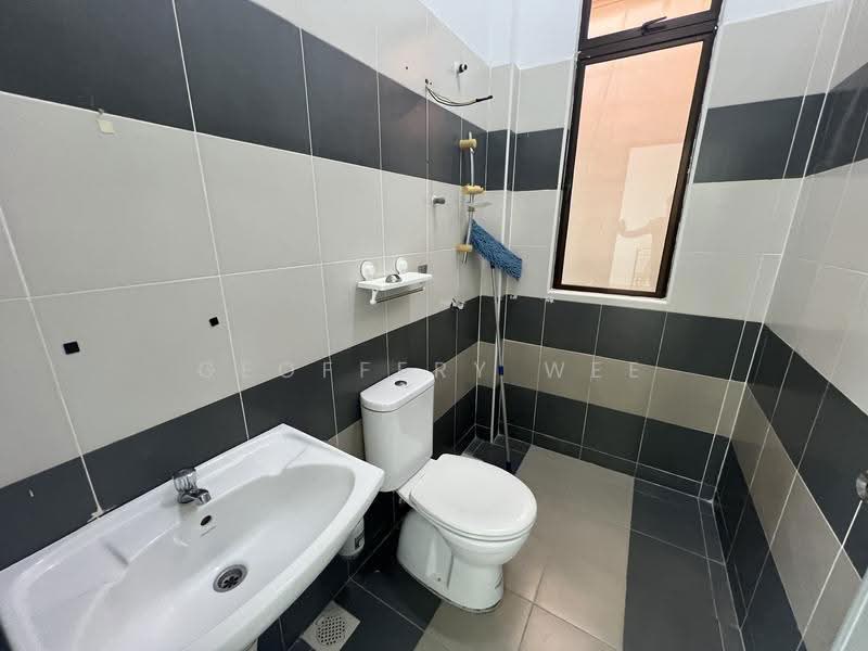 Rumah Teres 1-Tingkat untuk Disewa di Taman Saujana Indah (Bukit Katil) - Geoffery Wee - Bathroom - PropertyGuru.com.my
