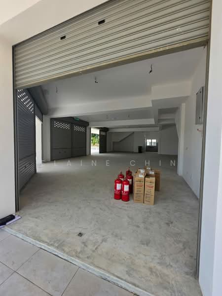 Shop for Rent in Bandar Tasik Puteri (Rawang) - Elaine Chin - Entrance - PropertyGuru.com.my