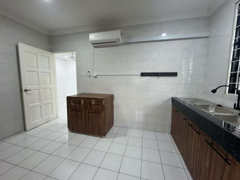 Semi-Detached House for Sale in Green Heights (Kuching) - Alfred Chua - Kitchen - PropertyGuru.com.my
