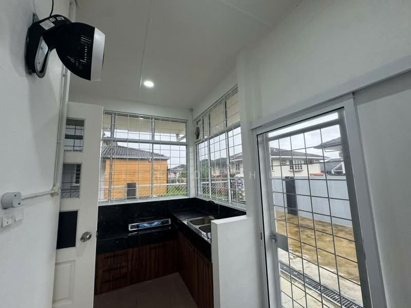 Semi-Detached House for Sale in Green Heights (Kuching) - Alfred Chua - Kitchen - PropertyGuru.com.my