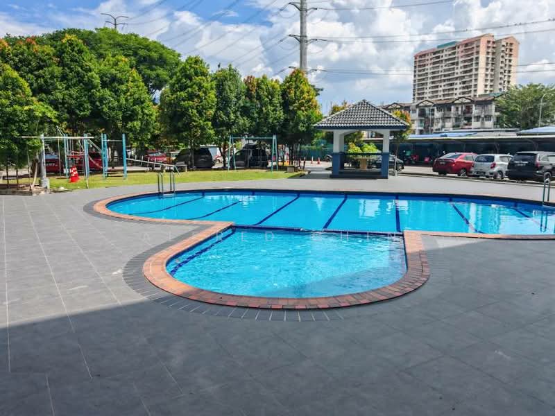 Rose Vista untuk Untuk Disewa - RM 1,500 /bulan, Mac 2026 - Pool - PropertyGuru.com.my