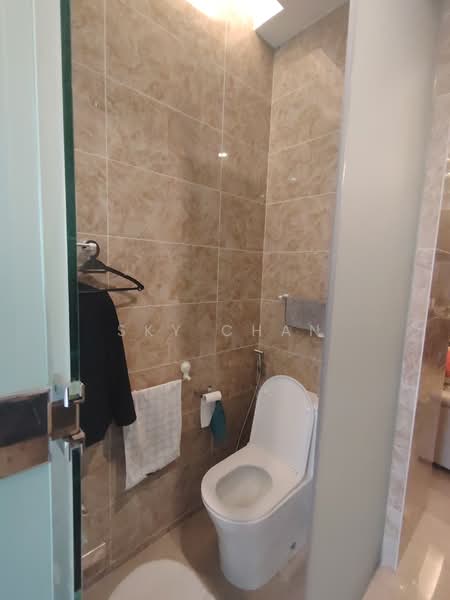 Service Residence for Sale at Dorsett Residences Bukit Bintang - Sky Chan - Bathroom - PropertyGuru.com.my