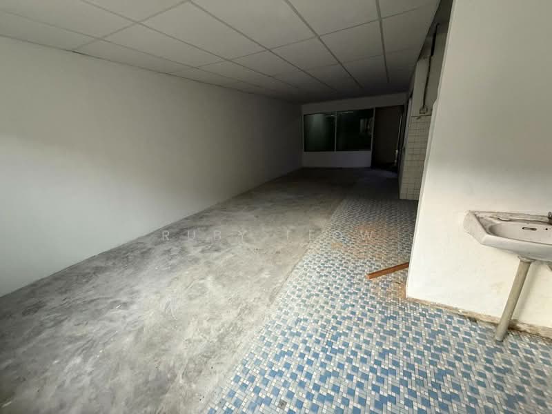 Untuk Dijual - Taman Tasek - 2 Storey Shop Lot (Tenanted) for Sale