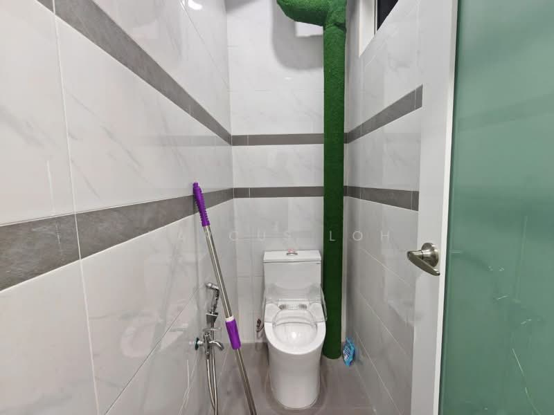 Shop for Sale in Taman Johor Jaya (Johor Bahru) - Marcus Loh - Bathroom - PropertyGuru.com.my