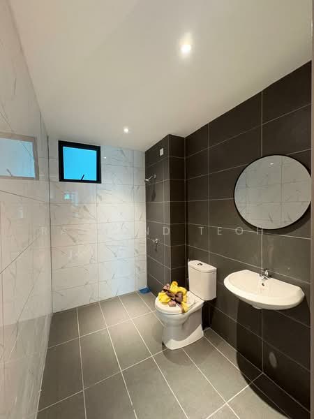 Condominium for Sale at Montview Residences - Raymond Teoh - Bathroom - PropertyGuru.com.my