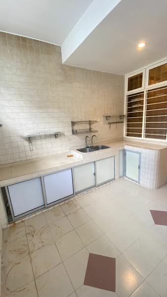 Jalan Saga Taman Desa Cemerlang 81800 Ulu Tiram Johor / Double Storey / 22 X 80 untuk Untuk Dijual - RM 648,000, Mac 2026 - Kitchen - PropertyGuru.com.my