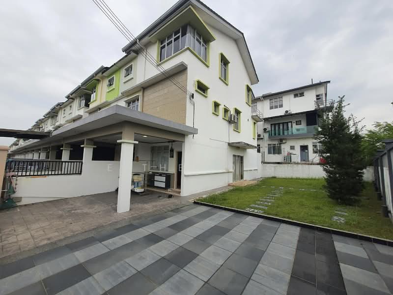 Townhouse for Sale in Seri Kembangan (Selangor) - Esther Ong - Exterior - PropertyGuru.com.my