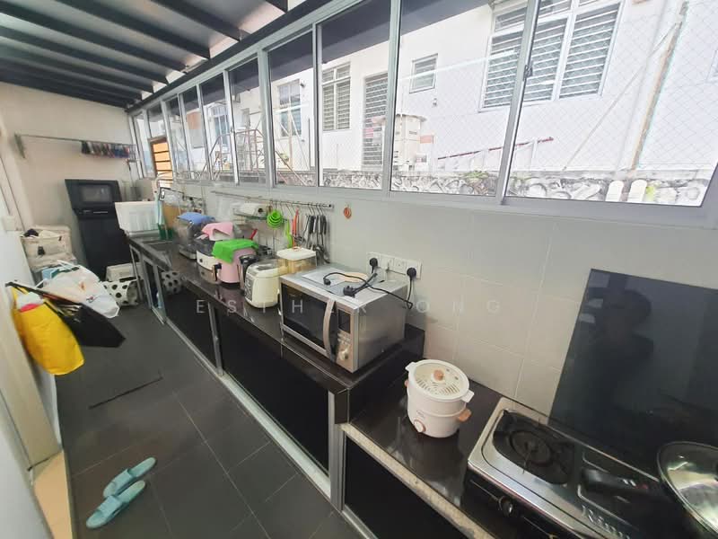 Townhouse for Sale in Seri Kembangan (Selangor) - Esther Ong - Kitchen - PropertyGuru.com.my