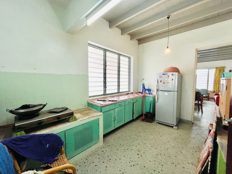 Taman Besi untuk Untuk Dijual - RM 1,400,000, Mac 2026 - Kitchen - PropertyGuru.com.my