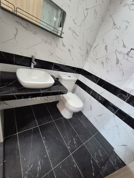 Condominium for Sale at QuayWest Residence - Jennifer Lee - Bathroom - PropertyGuru.com.my