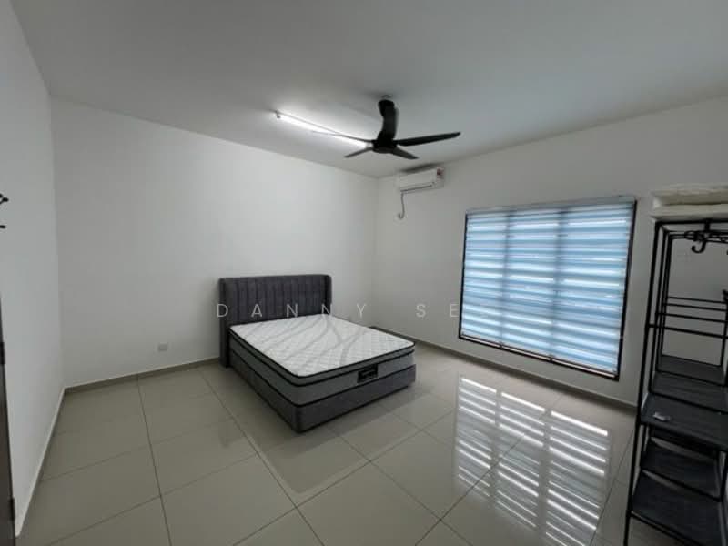 Kelapa Sawit Kulai Saujana Jaya Double Storey Terrace House untuk Untuk Disewa - RM 2,300 /bulan, Mac 2026 - Bedroom - PropertyGuru.com.my