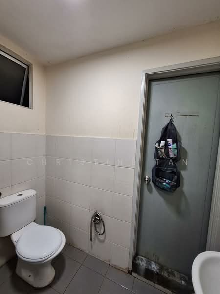 Pangsapuri untuk Dijual di Suria Apartment - Christine Tan - Bathroom - PropertyGuru.com.my