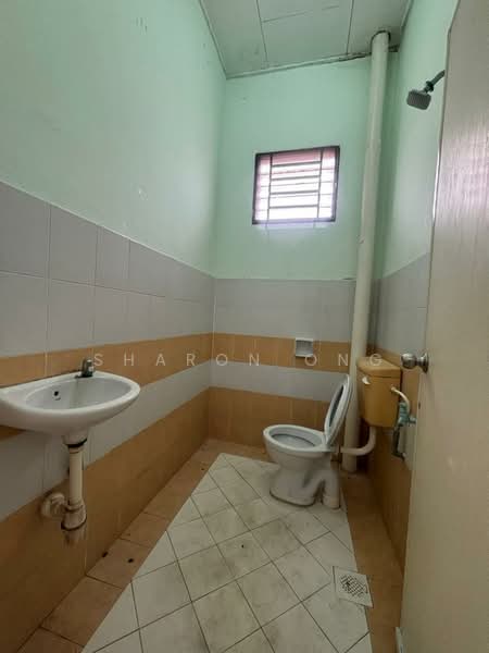 1-storey Terraced House for Sale in Skudai (Johor) - Sharon Ong - Bathroom - PropertyGuru.com.my