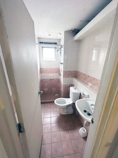 Danga View Apartment untuk Untuk Dijual - RM 330,000, Mac 2026 - Bathroom - PropertyGuru.com.my