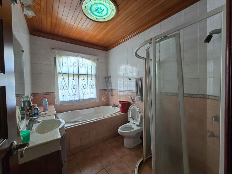 Semi-Detached House for Sale in Taman Redang (Johor Bahru) - Kok Hui - Bathroom - PropertyGuru.com.my