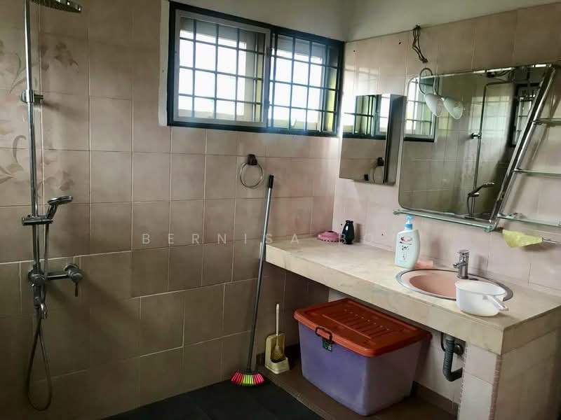 Bungalow for Sale in SS 3, Taman Universiti (Petaling Jaya) - Bernisa Bon - Bathroom - PropertyGuru.com.my