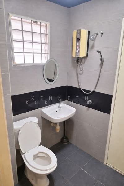 Bandar Putra Permai untuk Untuk Dijual - RM 580,000, Mac 2026 - Bathroom - PropertyGuru.com.my