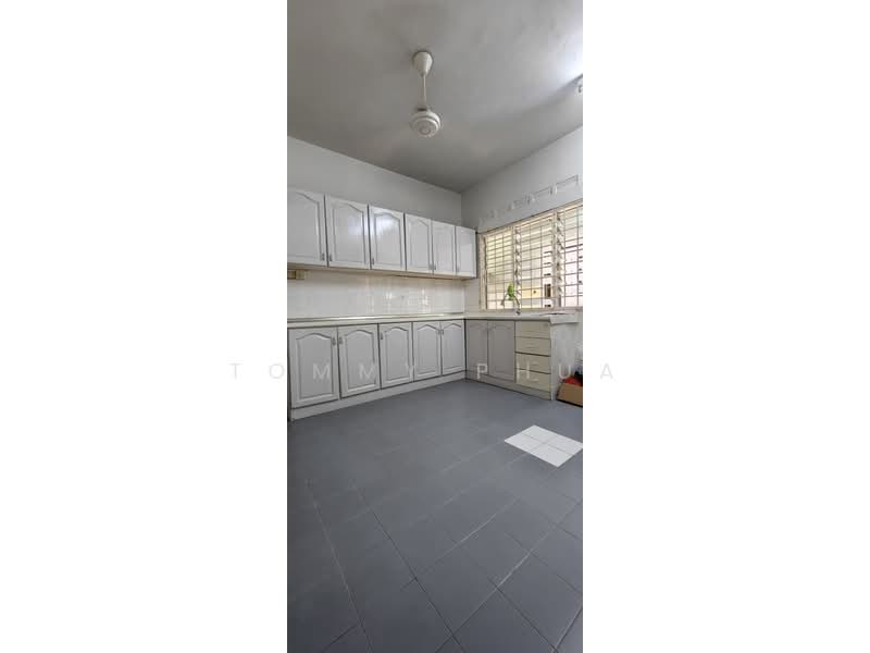 2-storey Terraced House for Rent in Taman Johor Jaya (Johor Bahru) - Tommy Phua - Kitchen - PropertyGuru.com.my