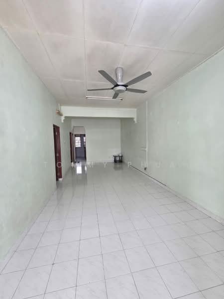 1-storey Terraced House for Rent in Taman Puteri Wangsa (Ulu Tiram) - Tommy Phua - Living Room - PropertyGuru.com.my