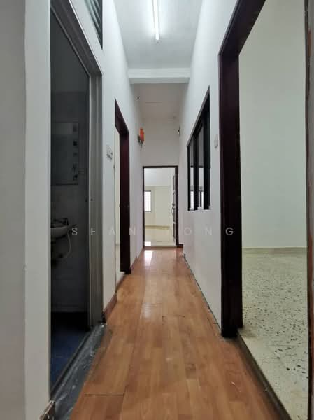 1-storey Terraced House for Sale in Taman Selayang Jaya (Selayang) - Sean Yong - Corridor - PropertyGuru.com.my
