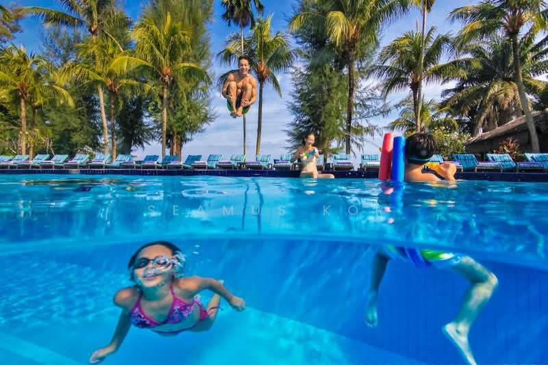 Hotel / Resort for Rent in Bandar Pelancongan Pantai Kijal (Kijal) - Seamus Kor - Pool - PropertyGuru.com.my