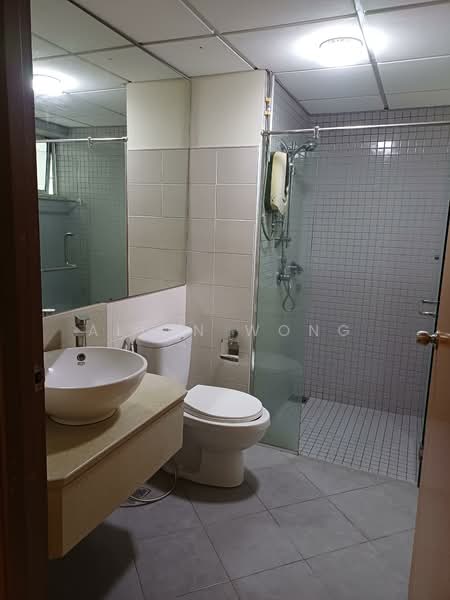 Kiara Designer Suites untuk Untuk Disewa - RM 2,800 /bulan, Mac 2026 - Master Bedroom Bathroom - PropertyGuru.com.my