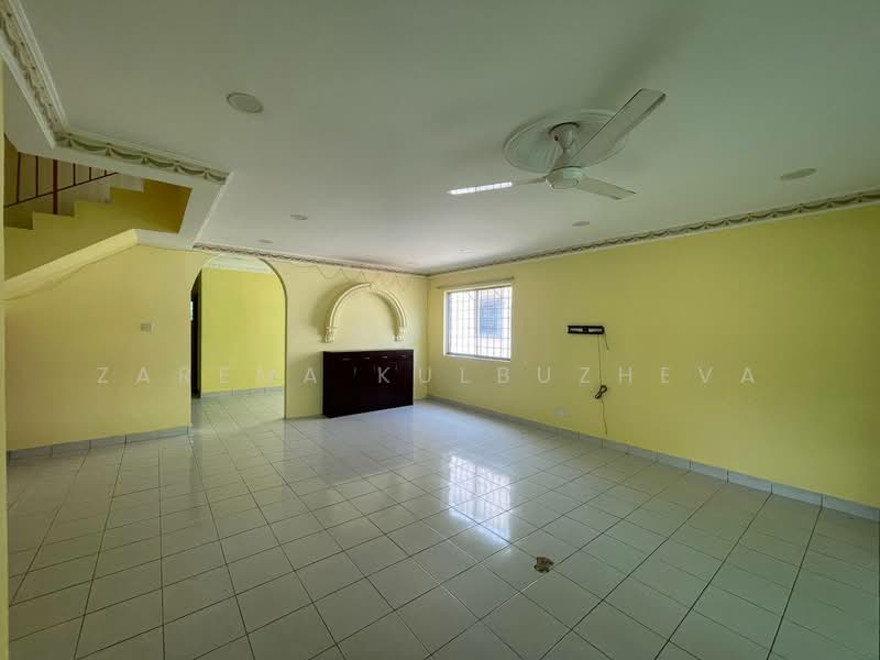 2-storey Terraced House for Sale in Kajang (Selangor) - Zarema Kulbuzheva - Living Room - PropertyGuru.com.my