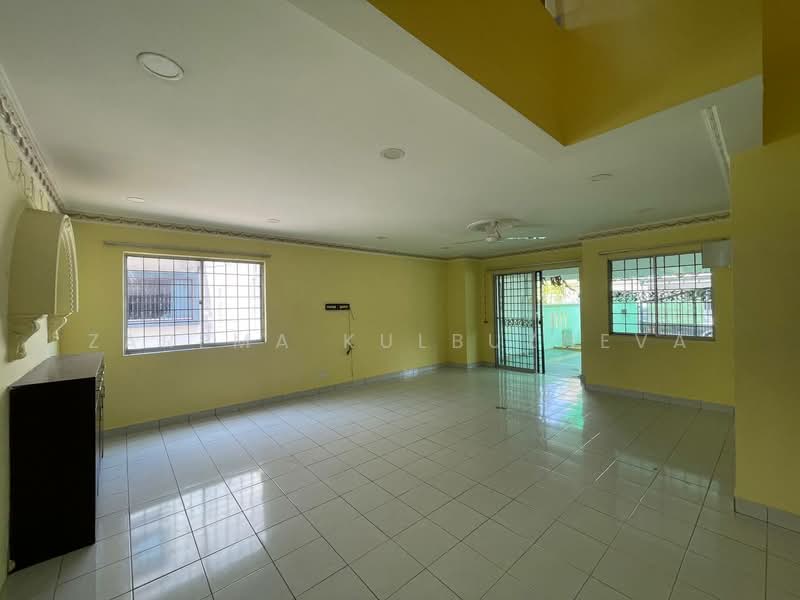2-storey Terraced House for Sale in Kajang (Selangor) - Zarema Kulbuzheva - Living Room - PropertyGuru.com.my