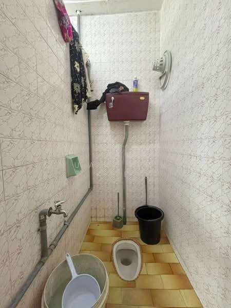 Taman Sri Pulai untuk Untuk Dijual - RM 325,000, Mac 2026 - Bathroom - PropertyGuru.com.my