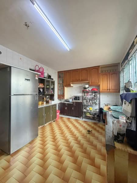 Taman Sri Pulai untuk Untuk Dijual - RM 325,000, Mac 2026 - Kitchen - PropertyGuru.com.my