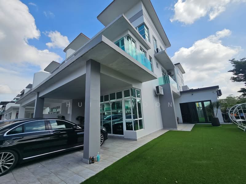 Cluster House for Sale in Mutiara Rini (Skudai) - Huily Woon - Exterior - PropertyGuru.com.my