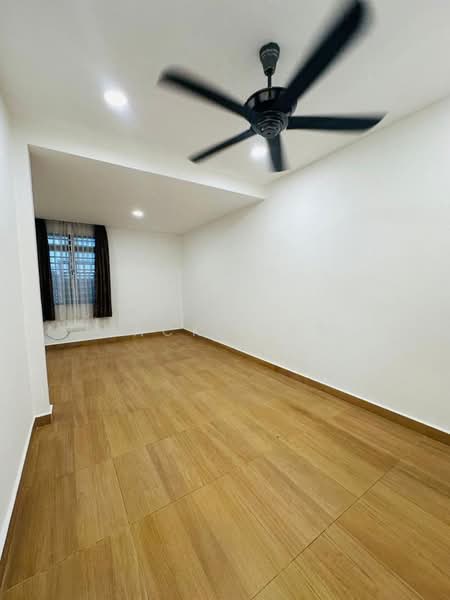 Untuk Disewa - Taman Pelangi