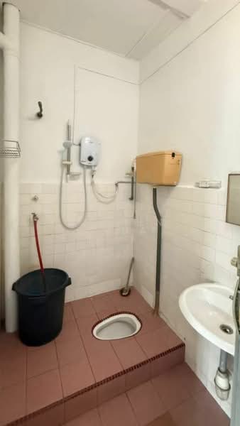 1-storey Terraced House for Sale in Taman Universiti (Skudai) - Darren Chua - Bathroom - PropertyGuru.com.my