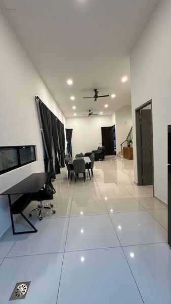 Cluster House for Rent in Bandar Putra Jaya (Tebrau) - Li Wei - Living Room - PropertyGuru.com.my