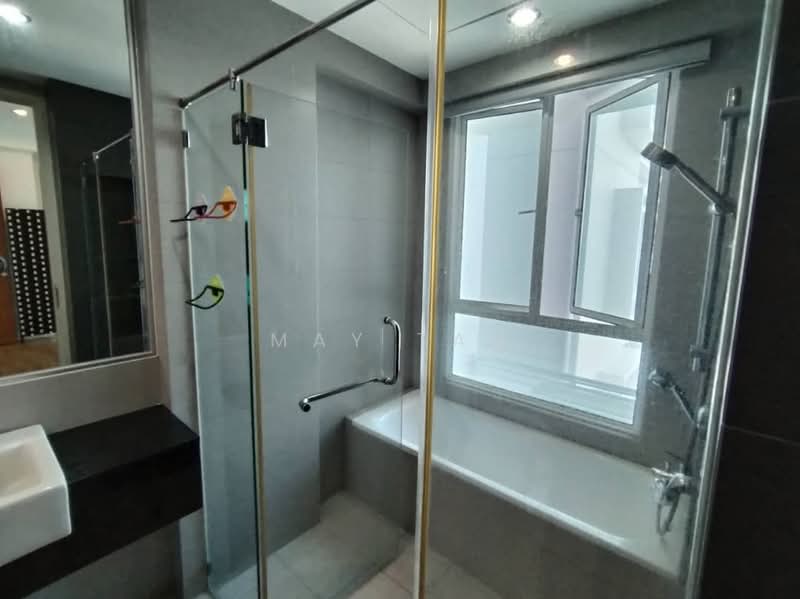 Kondominium untuk Dijual di Bayu Ferringhi Condominiums - May Tan - Bathroom - PropertyGuru.com.my