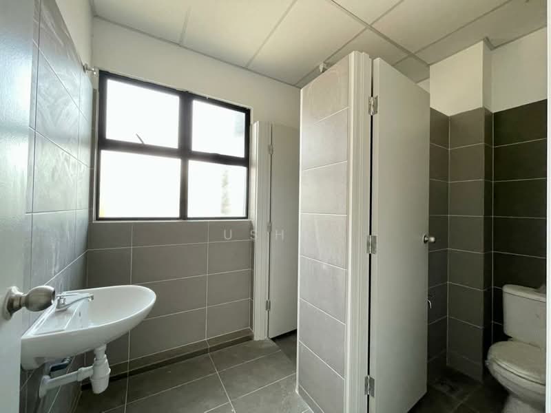 Empire Park @ Kulai - Brand New 1.5 Storey Factory, SMI Factory FOR RENT! untuk Untuk Disewa - RM 6,000 /bulan, Mac 2026 - Bathroom - PropertyGuru.com.my