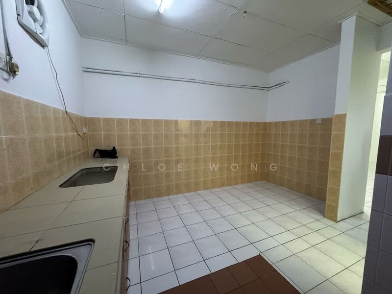 1-storey Terraced House for Sale in Bandar Tasik Kesuma (Beranang) - Chloe Wong - Kitchen - PropertyGuru.com.my