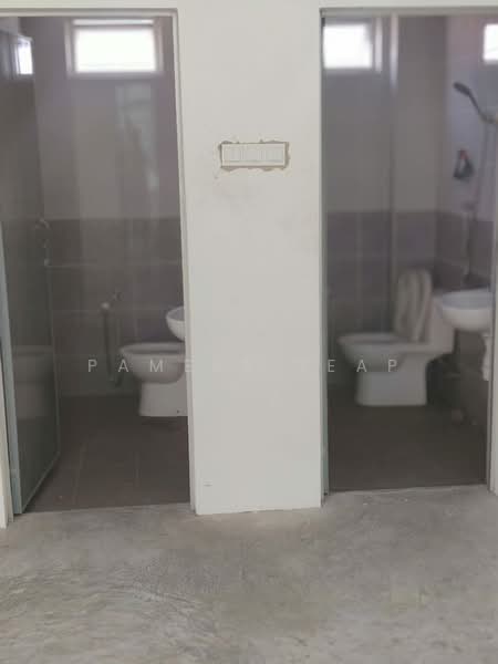 Shop / Office for Rent in Kampung Baru Batu Maung (Batu Maung) - Pamela Yeap - Bathroom - PropertyGuru.com.my
