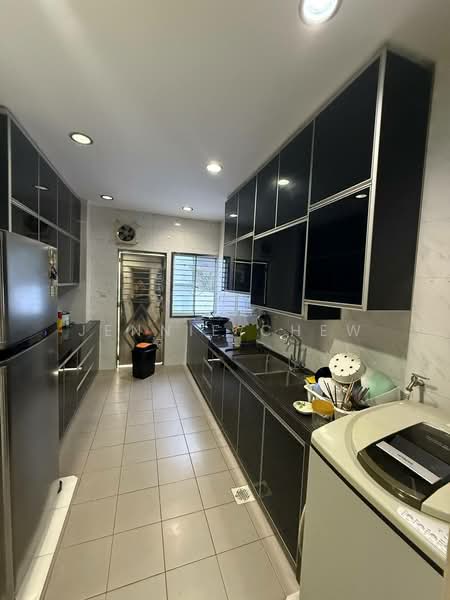 Cluster House for Rent in Taman Gaya (Ulu Tiram) - Jennie Chew - Kitchen - PropertyGuru.com.my