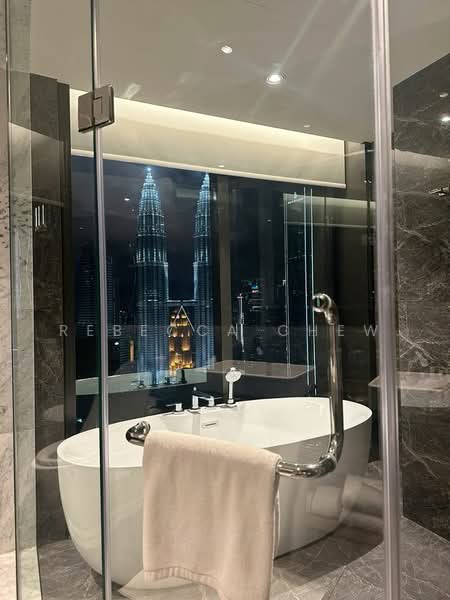 KLCC KLCC [Best] AirBnb FREEHOLD FULLY FURNISHED HIGH ROI 15% 0DOWNPAYMENT FOREIGNER CAN BUY untuk Untuk Dijual - RM 550,000, Mac 2026 - Bathroom - PropertyGuru.com.my