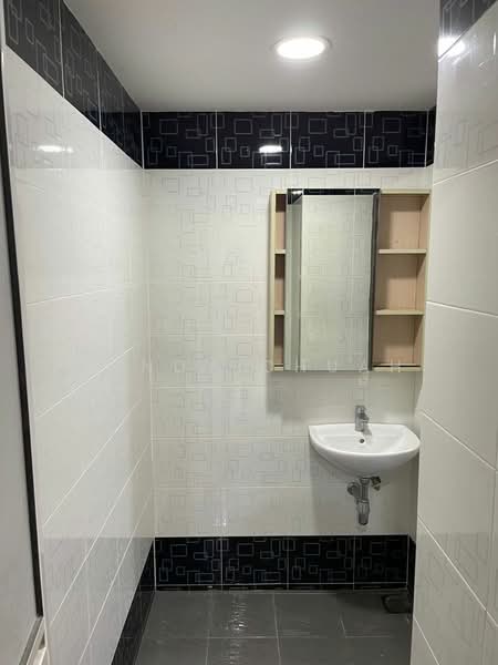 Menara Alpha untuk Untuk Disewa - RM 1,800 /bulan, Mac 2026 - Bathroom - PropertyGuru.com.my