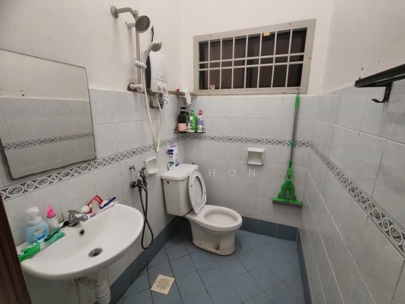 Taman Puteri Wangsa untuk Untuk Dijual - RM 450,000, Mac 2026 - Bathroom - PropertyGuru.com.my