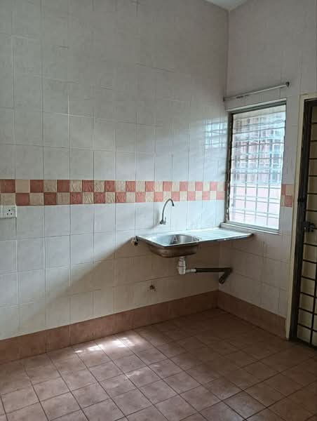2-storey Terraced House for Sale in Elmina (Shah Alam) - Noraini Dahan - Kitchen - PropertyGuru.com.my