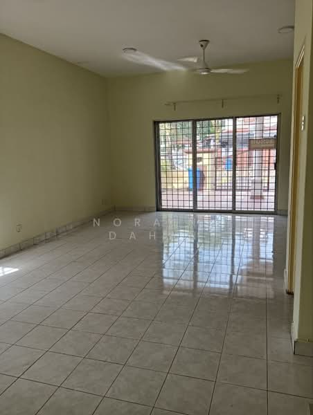 2-storey Terraced House for Sale in Elmina (Shah Alam) - Noraini Dahan - Living Room - PropertyGuru.com.my