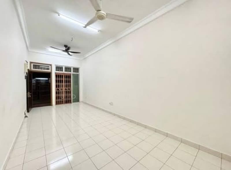 1-storey Terraced House for Rent in Skudai (Johor) - Jojo Chung - Living Room - PropertyGuru.com.my