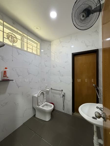 Taman Pertam Jaya untuk Untuk Dijual - RM 618,000, Mac 2026 - Bathroom - PropertyGuru.com.my