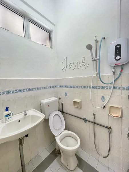 Apartment for Sale at Taman Sri Setia - Jack Ng - Bathroom - PropertyGuru.com.my