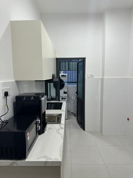 D7 (D'Seven Lagoon Perdana) untuk Untuk Disewa - RM 1,750 /bulan, Mac 2026 - Kitchen - PropertyGuru.com.my